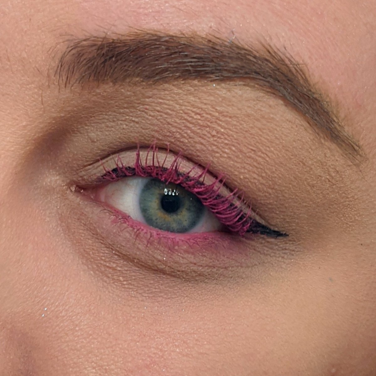 A bright neon pink mascara look I created using neon pink eyeshadow from Urban Decay's Wired Palette with Tarte Opening Act Lash Primer.
