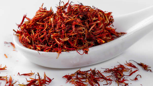 royal-saffron-face-mask-recipes-for-glowing-skin